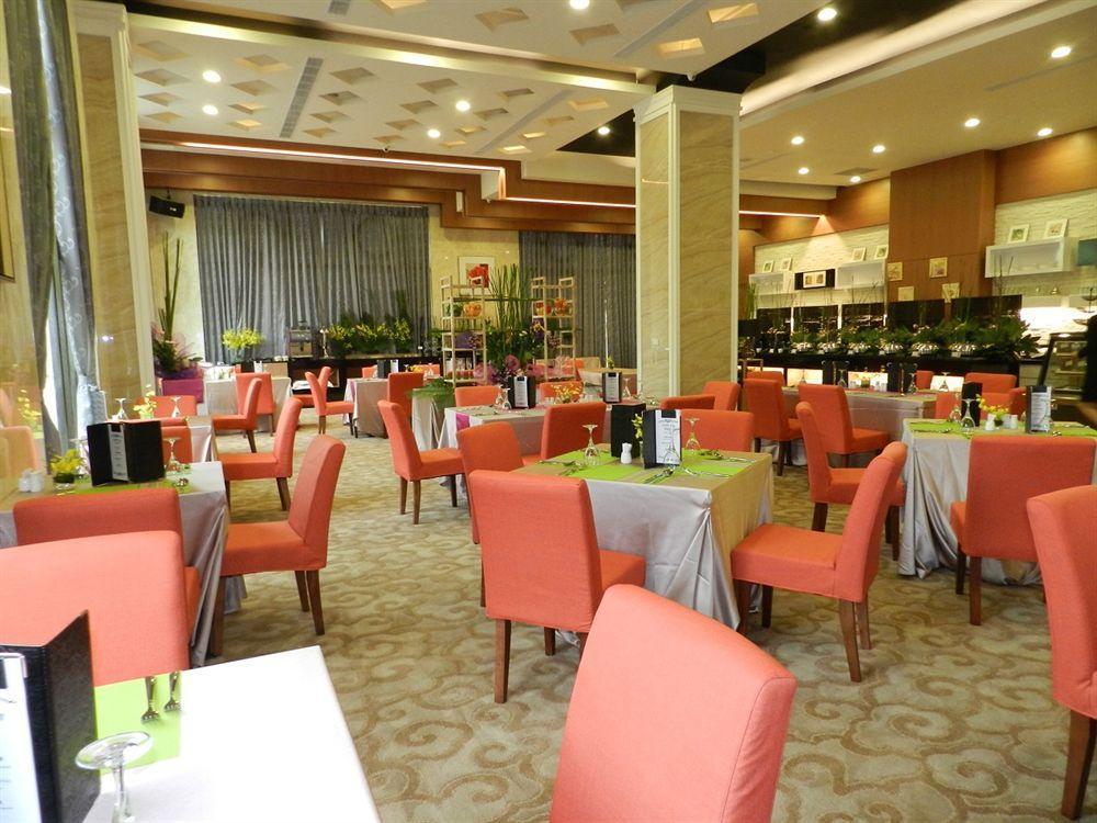 Royal Chiayi Hotel Exteriör bild