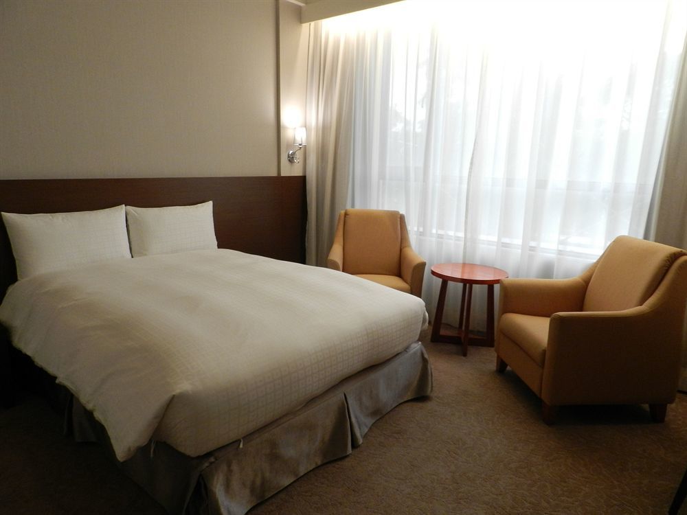 Royal Chiayi Hotel Exteriör bild