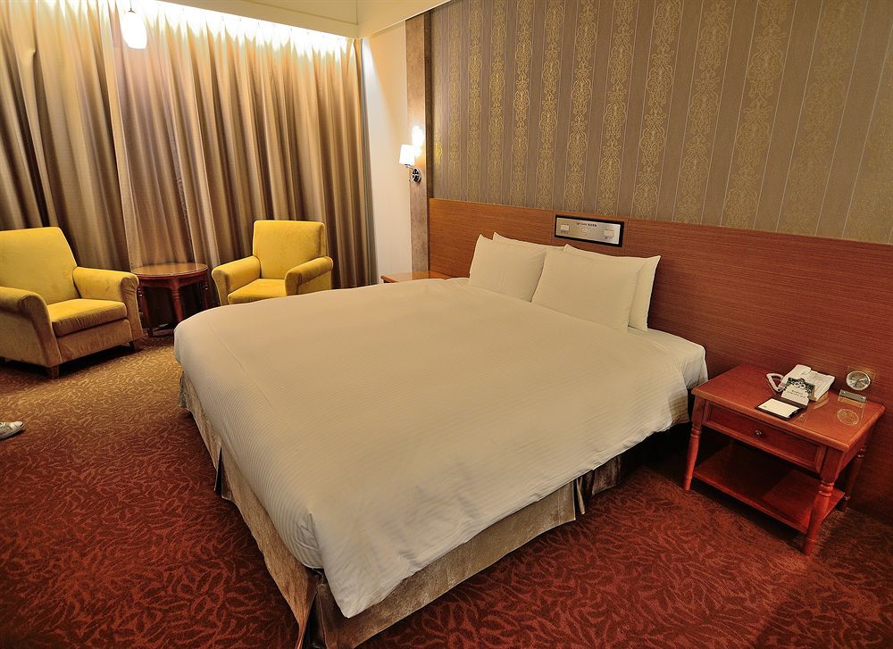 Royal Chiayi Hotel Exteriör bild