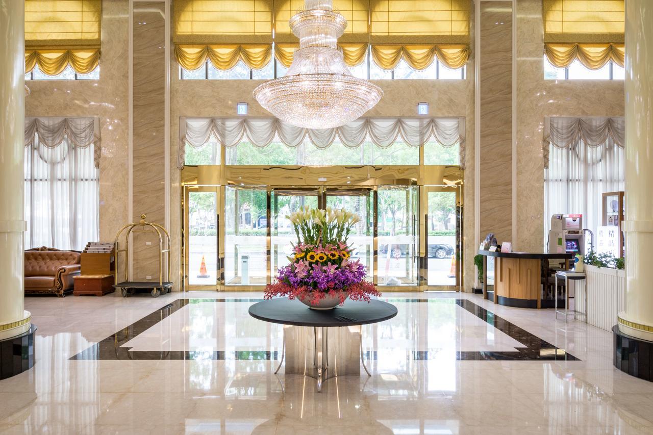 Royal Chiayi Hotel Exteriör bild