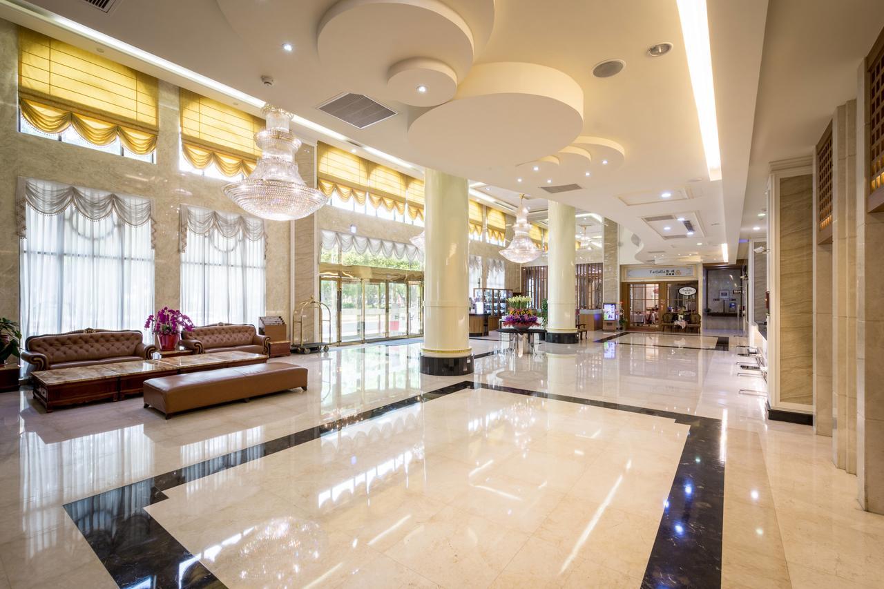 Royal Chiayi Hotel Exteriör bild