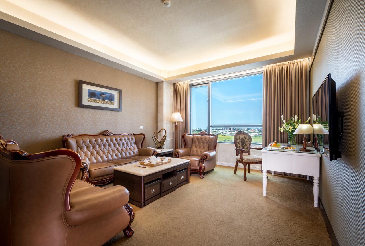 Royal Chiayi Hotel Exteriör bild