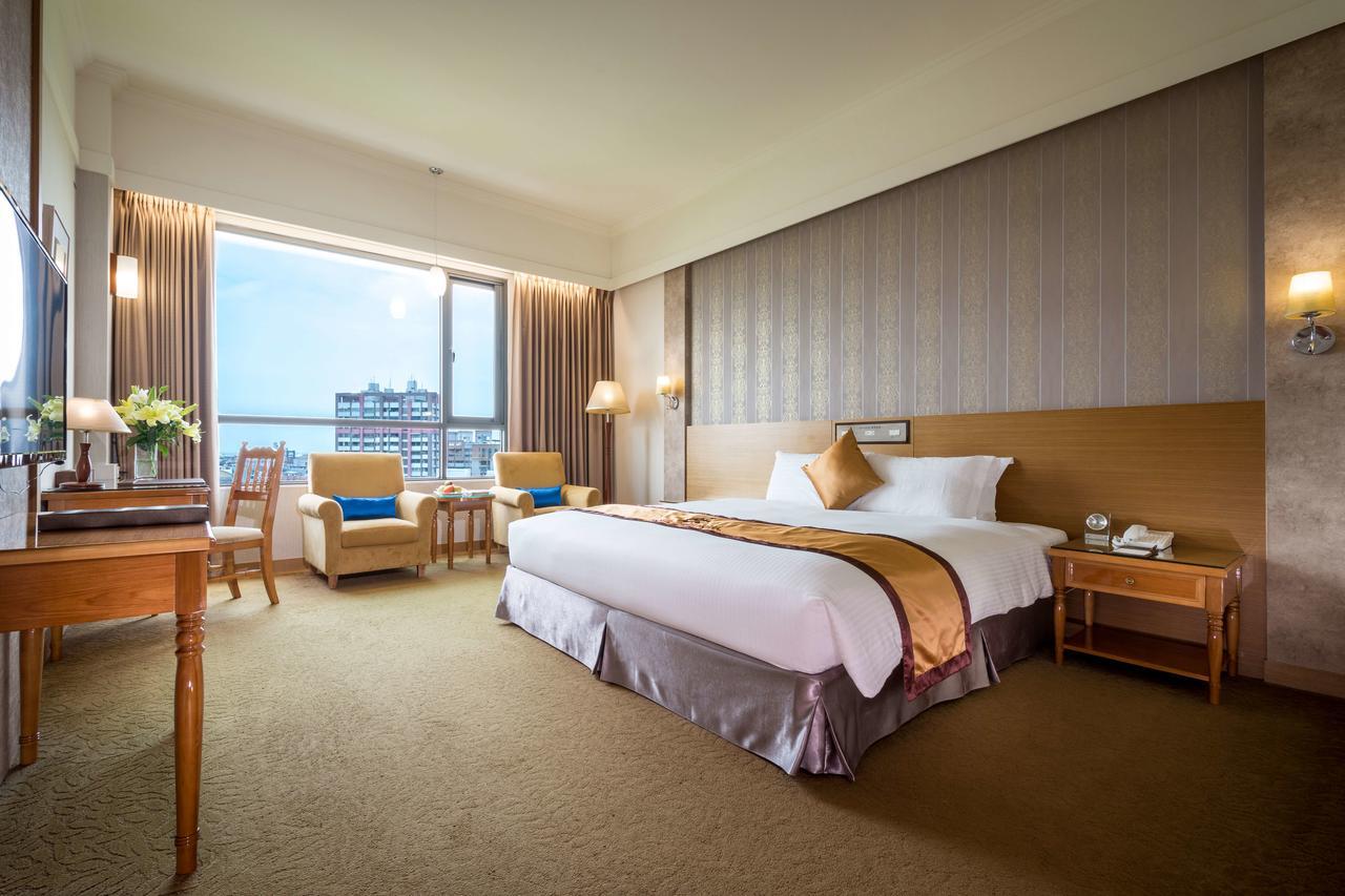 Royal Chiayi Hotel Exteriör bild