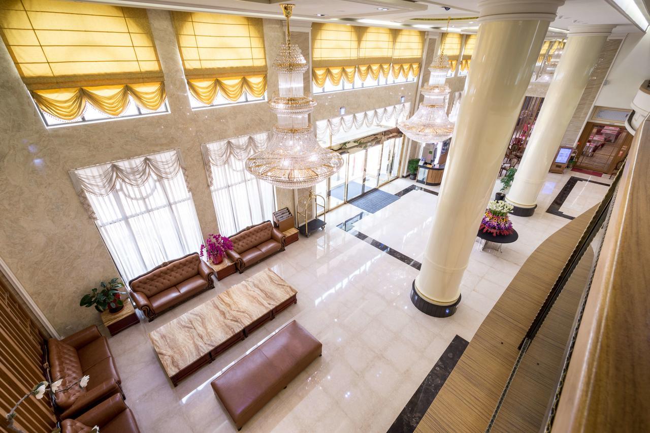 Royal Chiayi Hotel Exteriör bild