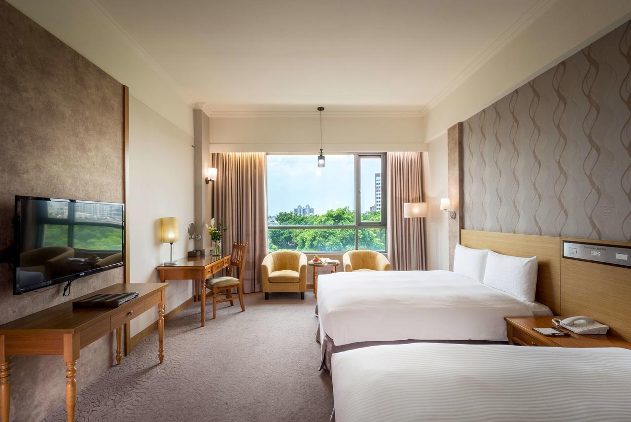 Royal Chiayi Hotel Exteriör bild