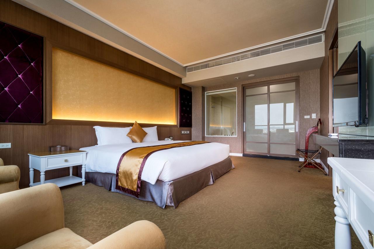 Royal Chiayi Hotel Exteriör bild