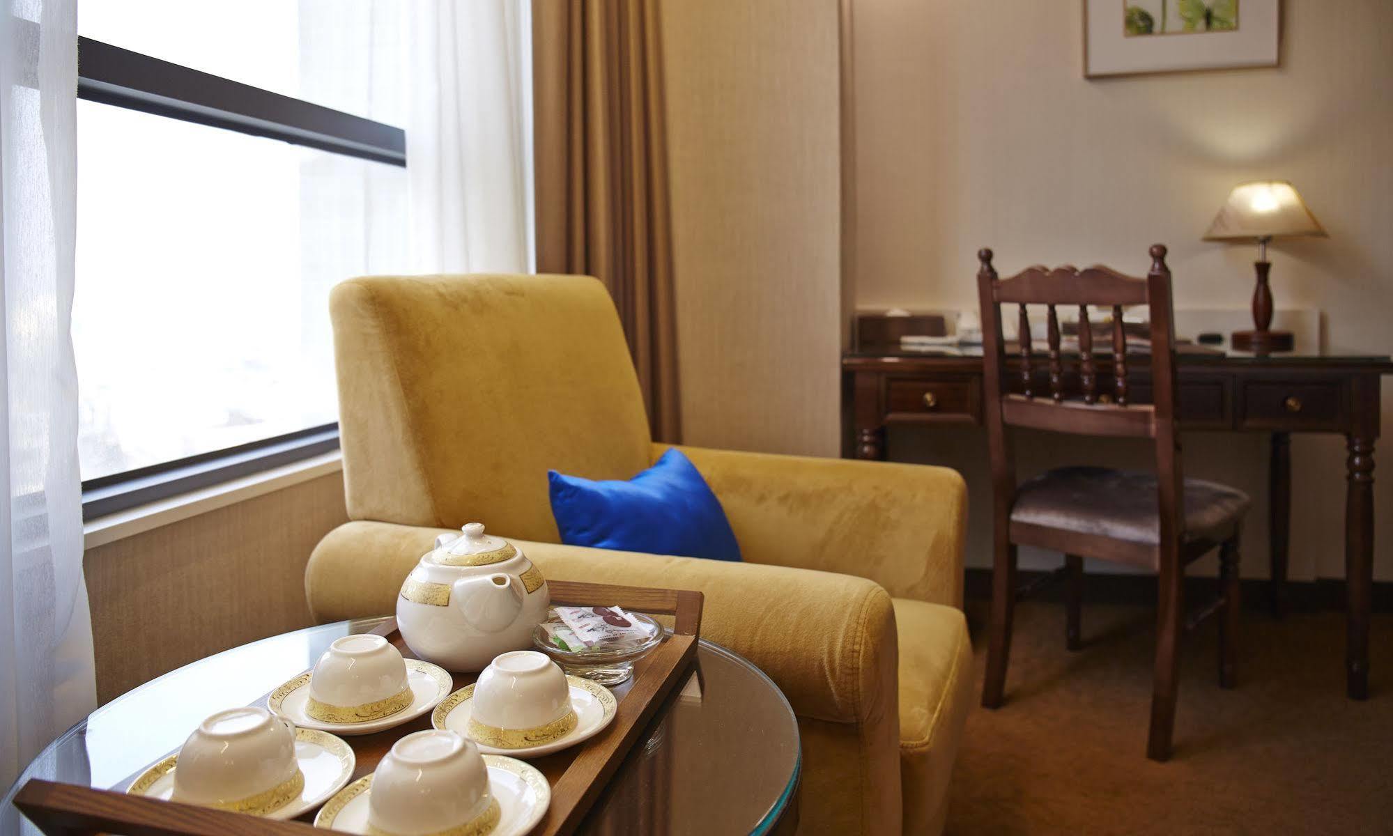 Royal Chiayi Hotel Exteriör bild
