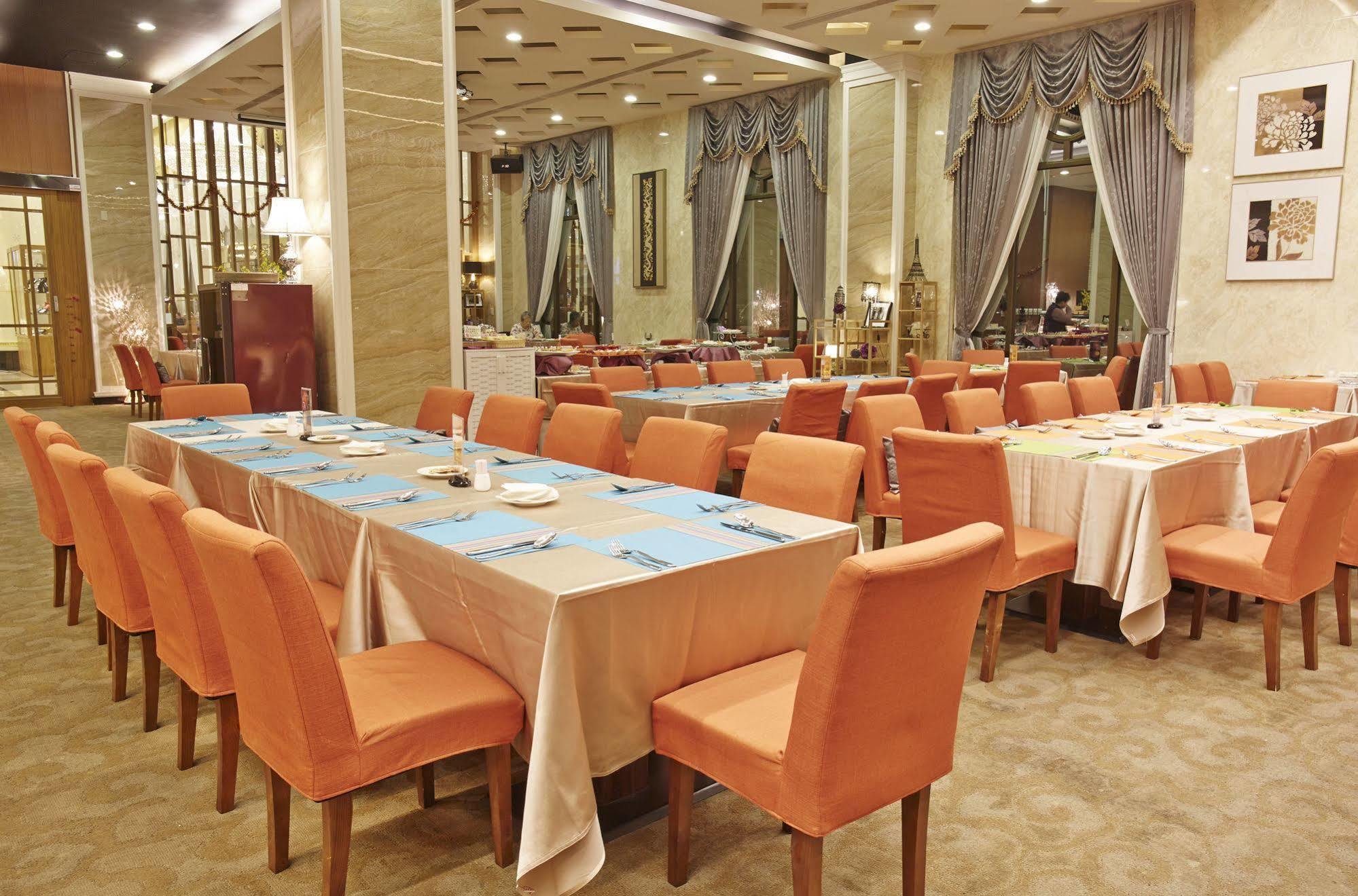 Royal Chiayi Hotel Exteriör bild