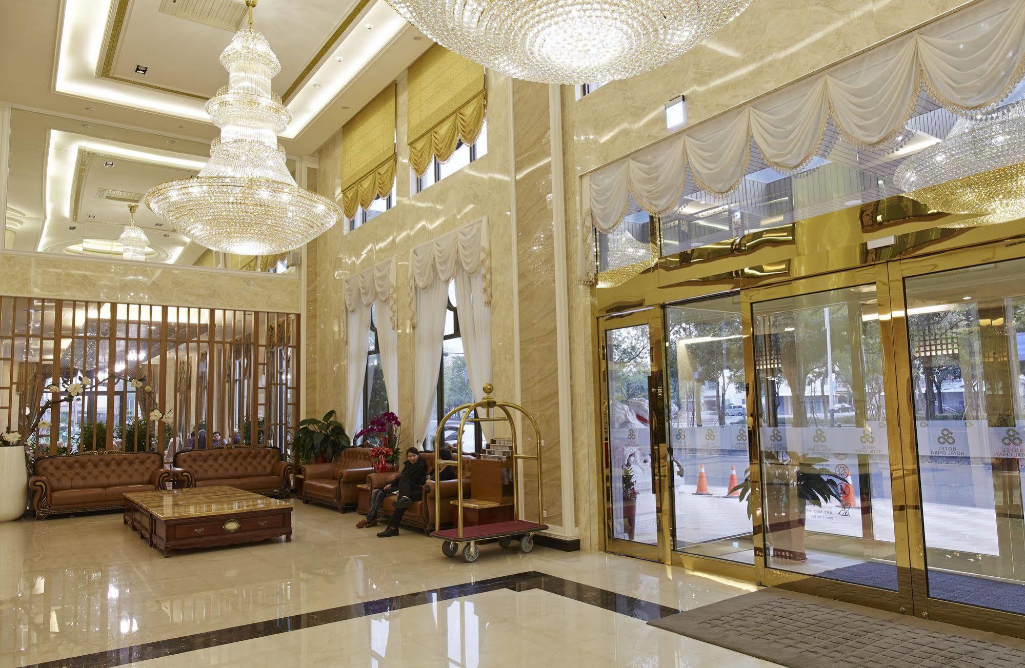 Royal Chiayi Hotel Exteriör bild