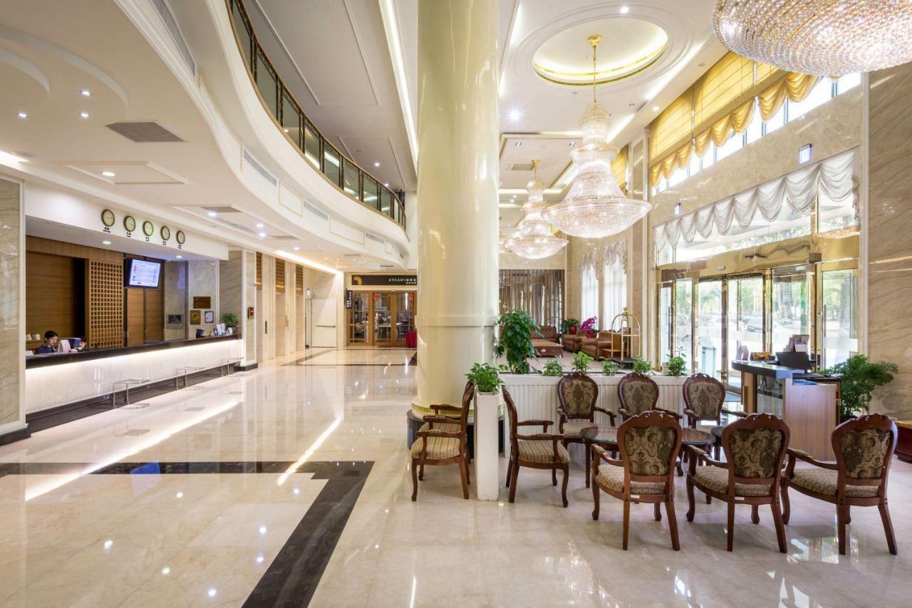Royal Chiayi Hotel Exteriör bild