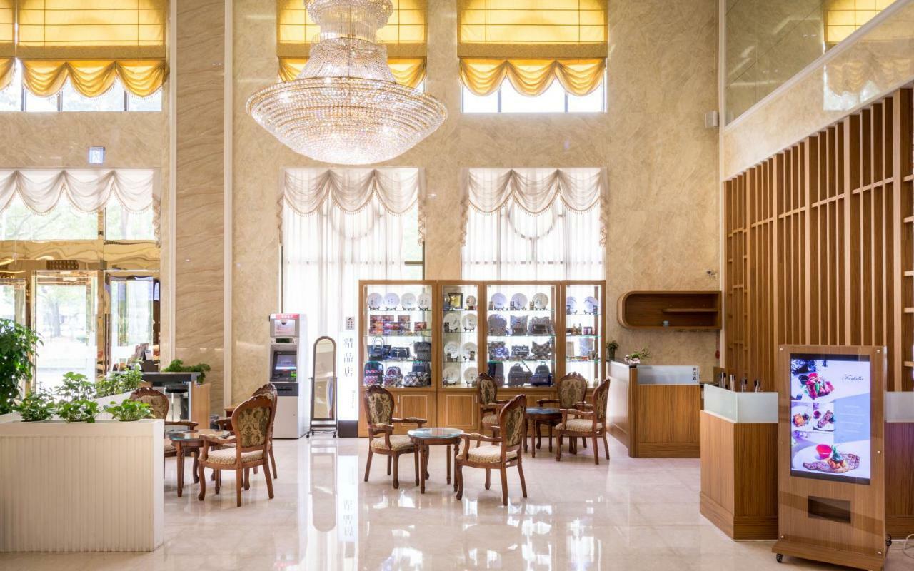 Royal Chiayi Hotel Exteriör bild